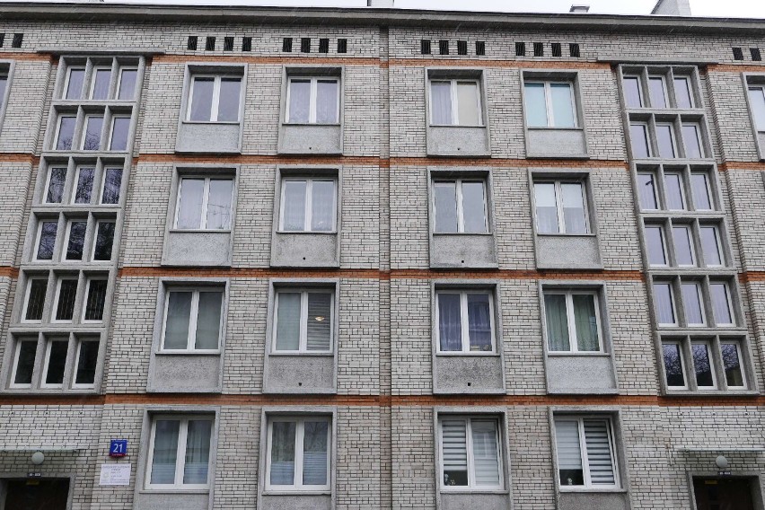 Niezwykła przemiana jednego z symboli tej części Warszawy. Słynne osiedle odzyskuje dawny blask. Architektoniczna perła lat 50.