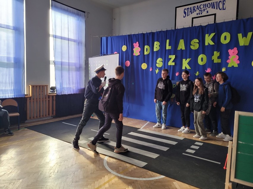 W starachowickiej Szkole Podstawowej numer 1 imienia Jana Kochanowskiego podsumowali akcję "Odblaskowa szkoła". Zobacz zdjęcia