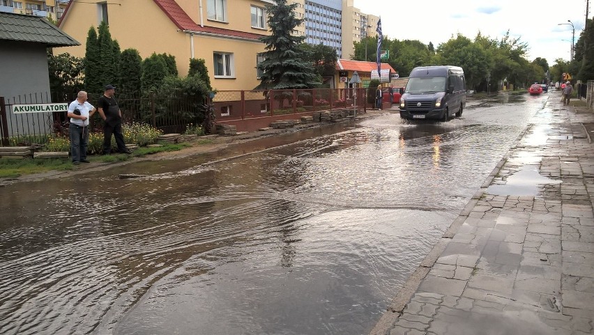 Podczas przebudowy gazociągu na ulicy Gajowej doszło do...