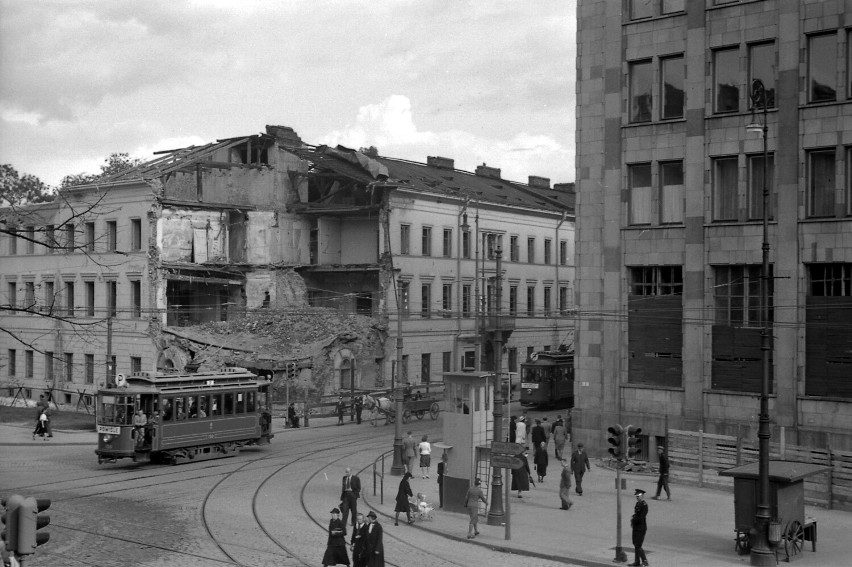 Warszawa w obiektywie niemieckiego żołnierza. Udokumentował stolicę we wczesnym okresie okupacji. Zobaczcie unikalne zdjęcia