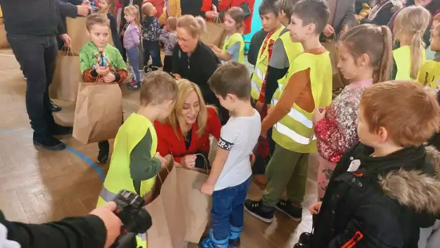 Mikołajki na Starym Zdroju w Wałbrzychu. 130 dzieci otrzymało paczki ze słodkościami