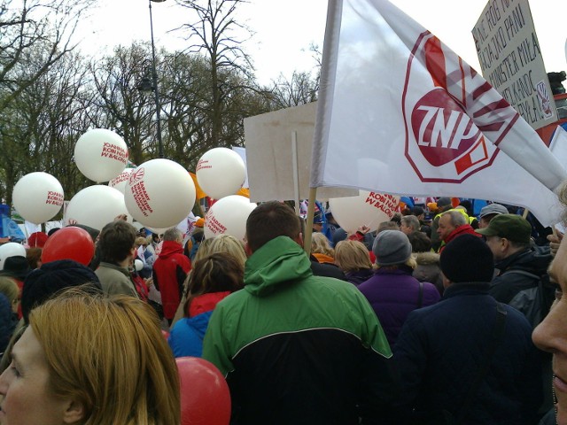 Demonstracja związkowców z OPZZ w Warszawie (18.04.2015 r.)