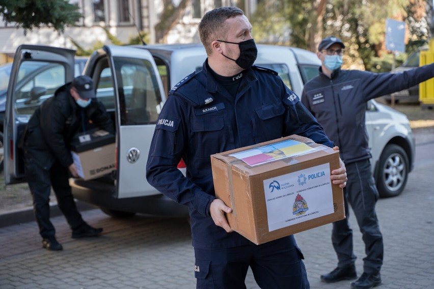 Łowiccy mundurowi zorganizowali zbiórkę środków medycznych dla Ukraińców