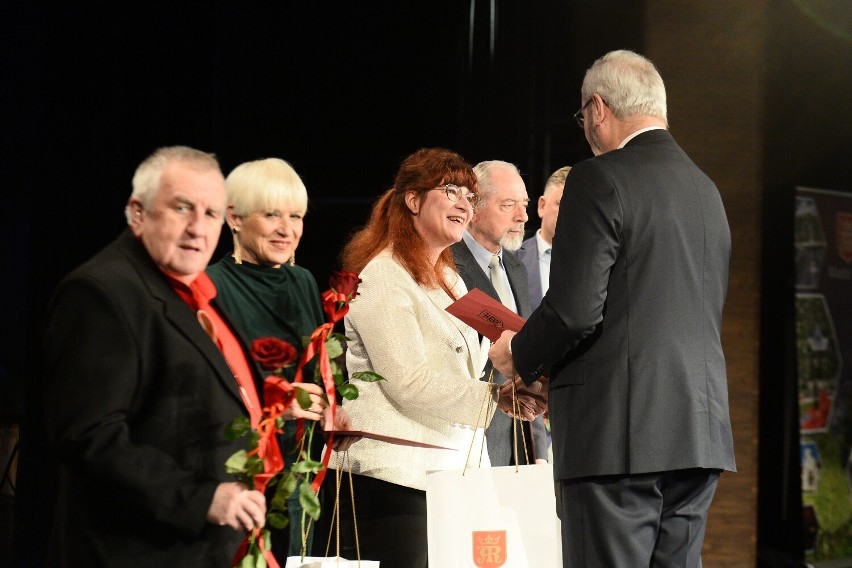 W Jasielskim Domu Kultury burmistrz wręczył Nagrody Miasta...