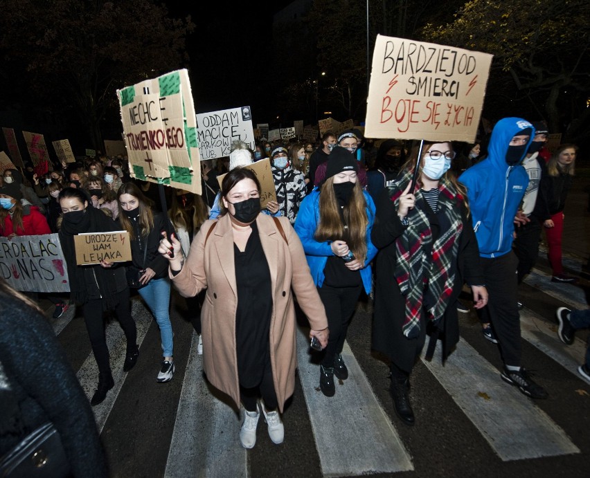 Blisko 4 tysiące protestujących na ulicach Kołobrzegu ZDJĘCIA