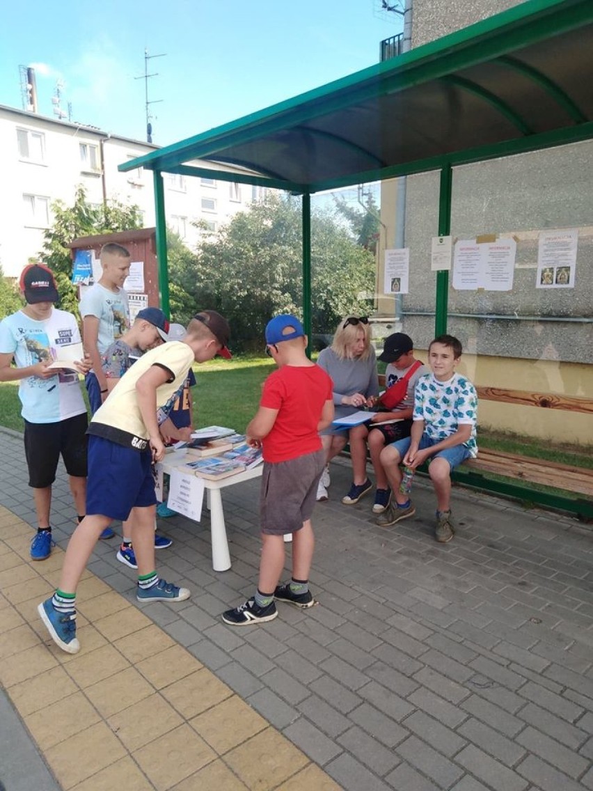 Mobilna biblioteka z Płużnicy zawitała z nowościami...