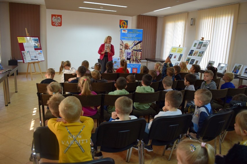 Dzieci spotkały się z pisarką Ewą Nowak w bibliotece w Osjakowie