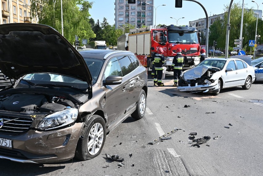 Poranna kraksa w Kielcach. Ważna ulica była całkowicie zablokowana