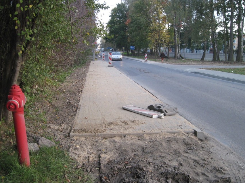 Końcowy etap budowy chodnika na ul. Sławinkowskiej
