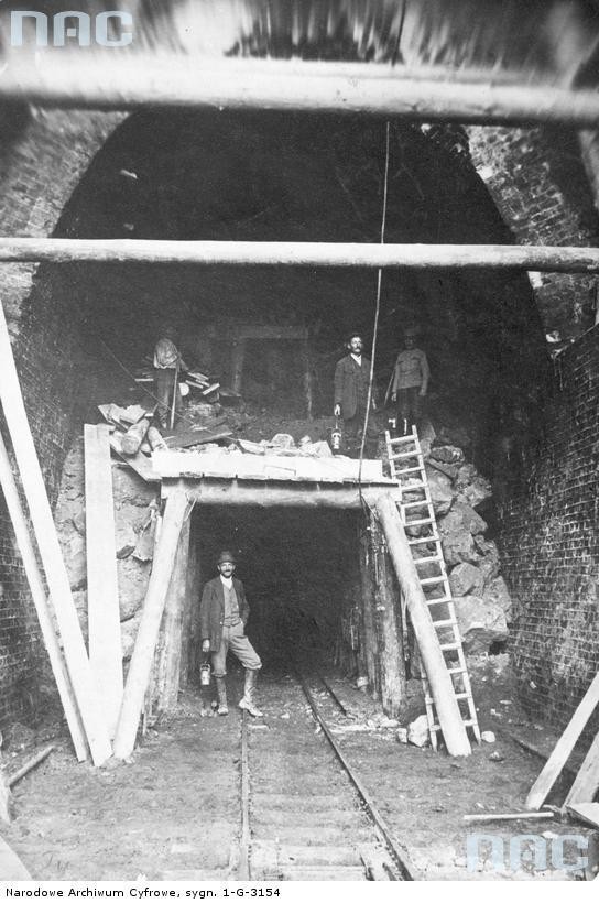 Tunel na Wisłostradzie zamknięty, a tak dawniej budowano tunele [ZDJĘCIA]