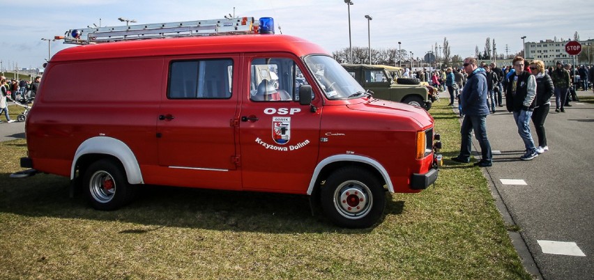 Fani klasycznych samochodów rozpoczęli sezon [ZDJĘCIA] 