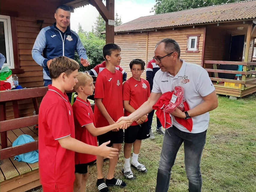 Zawodnicy Akademii Piłkarskiej Oborniki wrócili z obozu sportowego w Trzęsaczu 