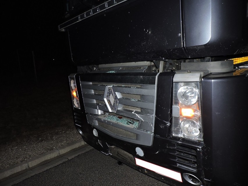 Wypadek na autostradzie A 1. Renault z naczepą wjechał w opla vectrę [zdjęcia]