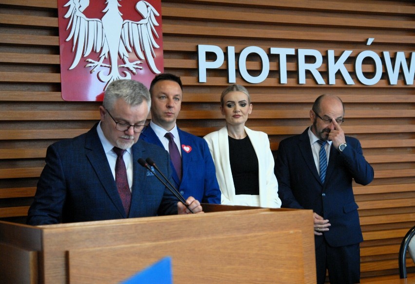 Prezydent Juliusz Wiernicki zaprzysiężony. Nowe prezydium Rady Miasta i nowi wiceprezydenci ZDJĘCIA