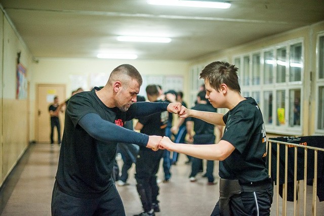 Jarosław Szlachta (z lewej) zajął się m.in. rehabilitacją Szymona.