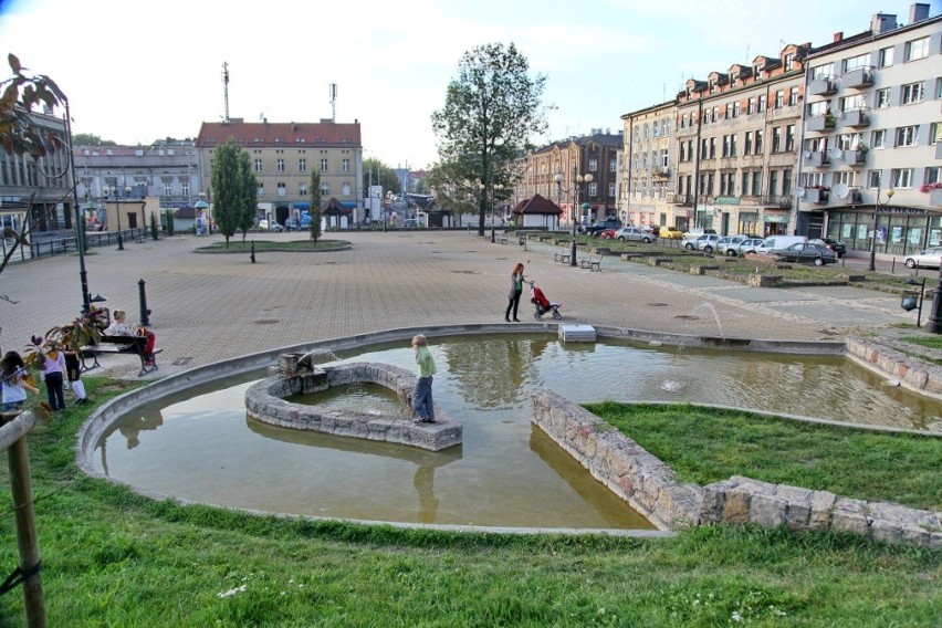 Kraków: raki na dnie fontanny na Rynku Podgórskim [ZDJĘCIA]