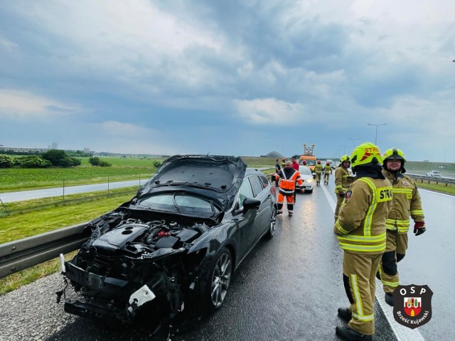 Do poważnego wypadku doszło na autostradzie A1 w miejscowości Pikutkowo. Jadący w kierunku Gdańska samochód osobowy uderzył w barierki.