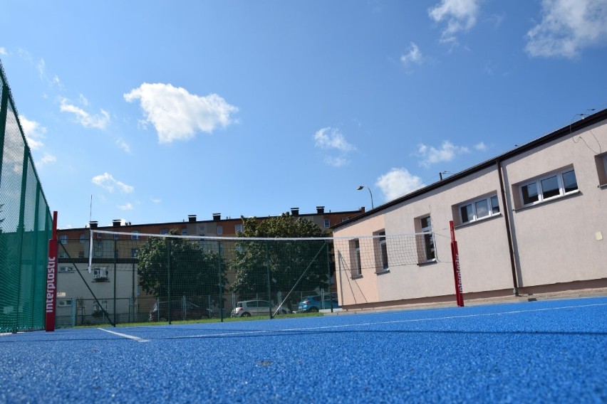 Powstało nowe boisko do siatkówki przy Szkole Podstawowej nr 11 w Wejherowie