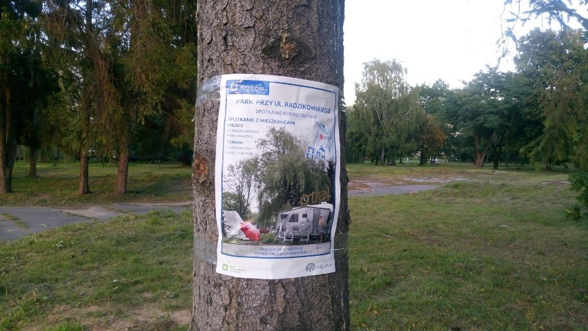 Kraków. Powstaje ruchomy park przy Radzikowskiego. Mieszkańcy walczą o każdy metr zieleni [ZDJĘCIA]