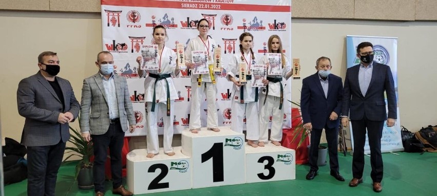 Kolejny złoty medal w Sosnowieckim Klubie Karate. Sylwia Anasz wygrała w kategorii kata kadetek