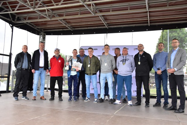 W piątek (10.05.2024) na stadionie w Żninie podsumowano rozgrywki lig halowych piłki nożnej MOS w sezonie 2023 - 2024.