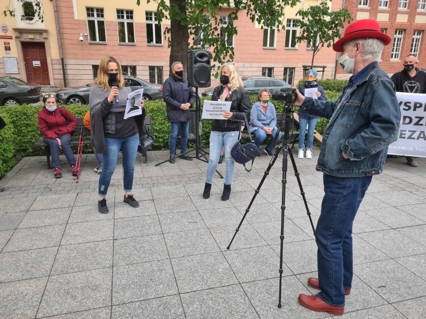 Manifestacja przed Sądem Okręgowym w Opolu. Tym razem w...