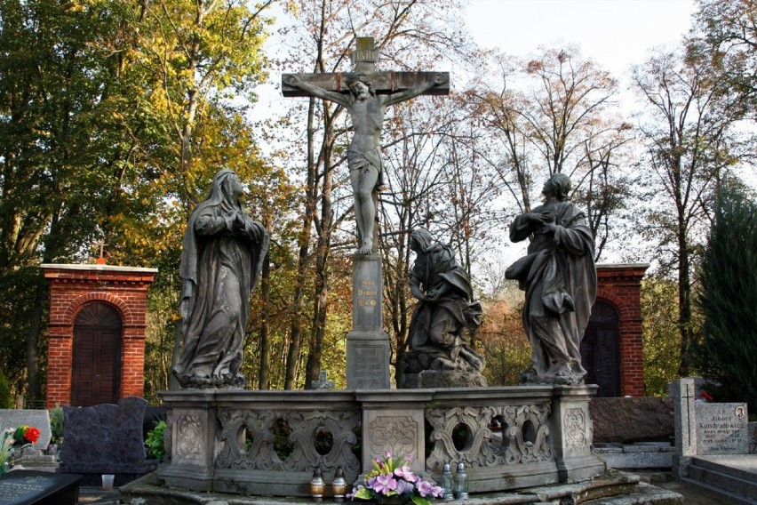 Cmentarz parafialny w Górze