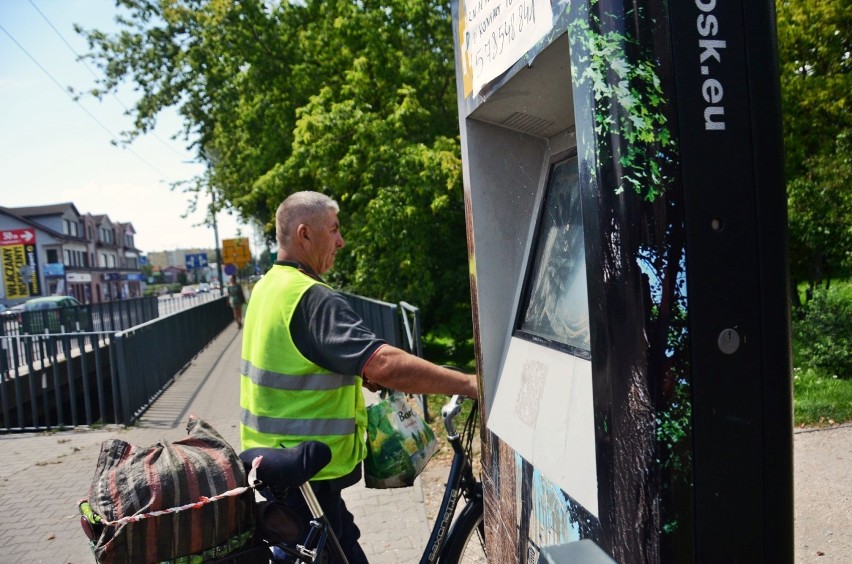 Kioski internetowe w Bełchatowie porosły trawą, pajęczyną i kurzem... [ZDJĘCIA]