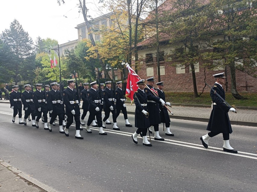 Sopot: Rocznica utworzenia Polskiego Państwa Podziemnego. Uroczyste pasowanie pierwszaków ze szkoły im. AK i bogata oprawa MW