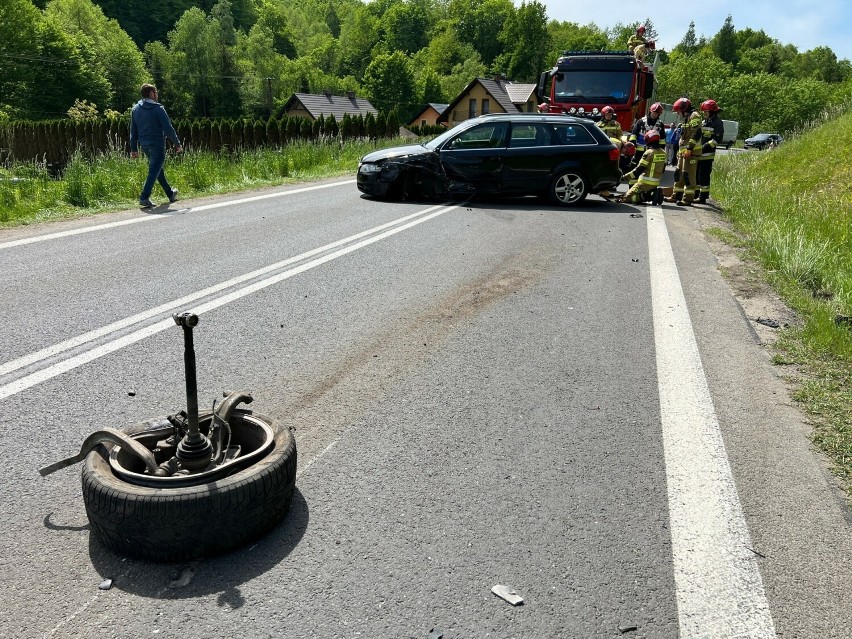 Wypadek na DK 28 w Krasiczynie. W zderzeniu audi i nissana, poszkodowana została jedna osoba [ZDJĘCIA]