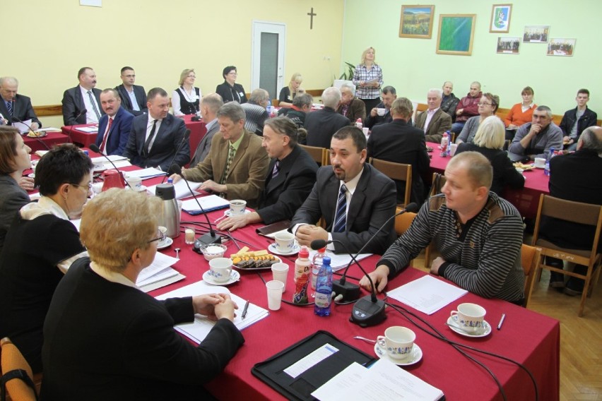 Radni gminy Tuchomie złożyli ślubowania podczas pierwszej sesji siódmej kadencji 
