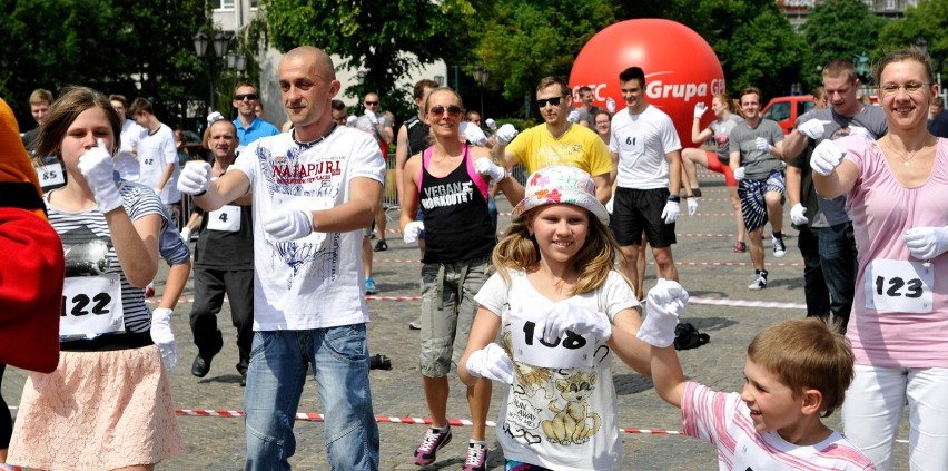 W Gdańsku chcieli pobić rekord Guinnessa... robiąc wspólnie pompki ZDJĘCIA