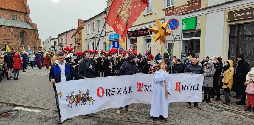 ​"Niechaj prowadzi nas gwiazda". XI Orszak Trzech Króli w Koninie. Tradycyjny przemarsz ulicami Starówki [ZDJĘCIA]