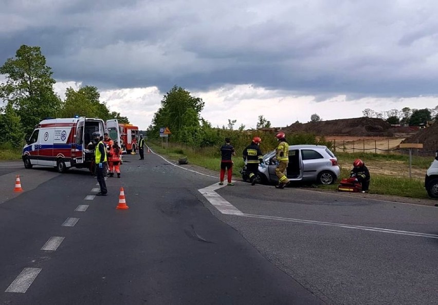 Zderzenie trzech samochodów osobowych na piekarskiej...