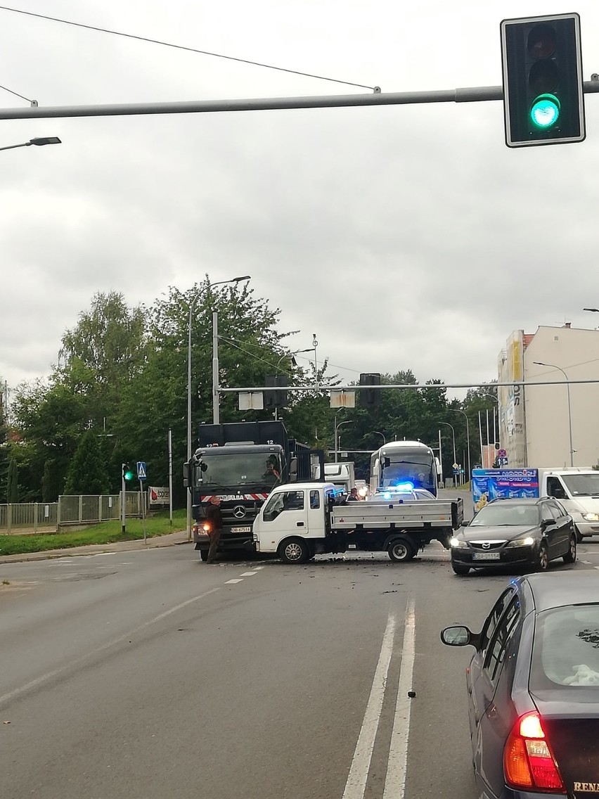 Do zderzenia dwóch dużych samochodów ciężarowych dzisiaj...