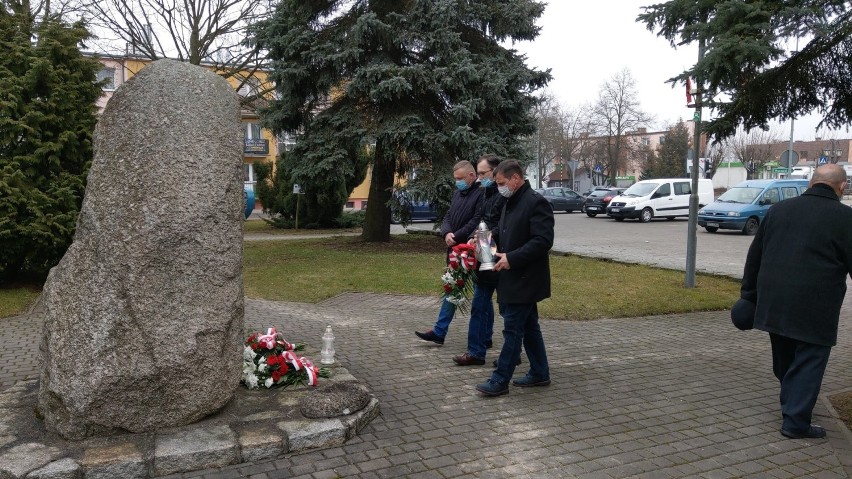 Złożono kwiaty pod pomnikiem "Żołnierzy Wyklętych".