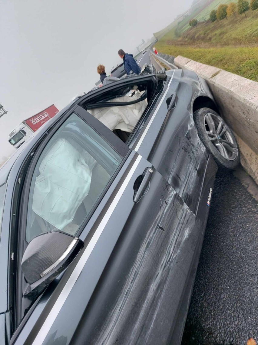 Wypadek na S5. BMW uderzyło w barierki