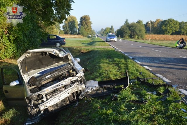 W Białopolu zderzyły się samochody, trzy osoby trafiły do szpitala