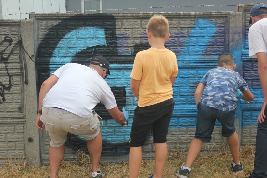 Głogów: Grafficiarze pomalowali mur przy Chrobrym 