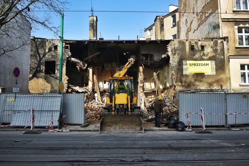 Poznań: Ruszyła rozbiórka budynku na Wildzie. Mieszkańcy zaniepokojeni [ZDJĘCIA]