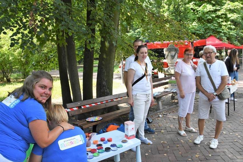 Bawią i pomagają. W kieleckim Parku Miejskim trwa festyn charytatywny dla Ani Szczygieł (WIDEO, zdjęcia)