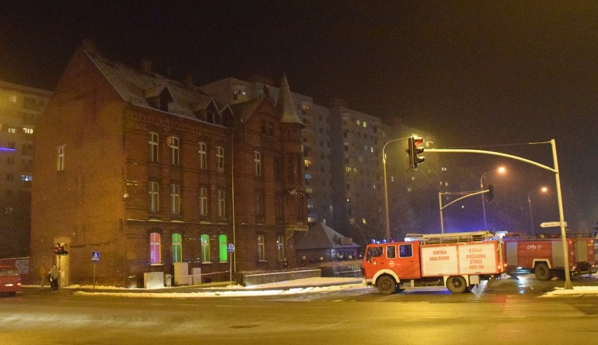 Pożar w kamienicy przy ulicy Mickiewicza w Malborku. Pięć osób trafiło do szpitala