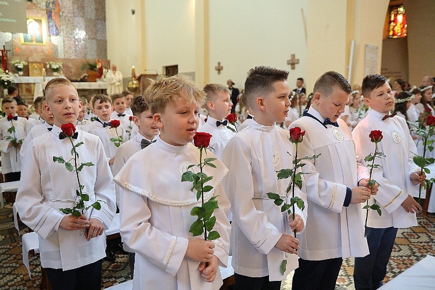 W niedzielę do komunii przystąpiły dzieci z parafii Matki...