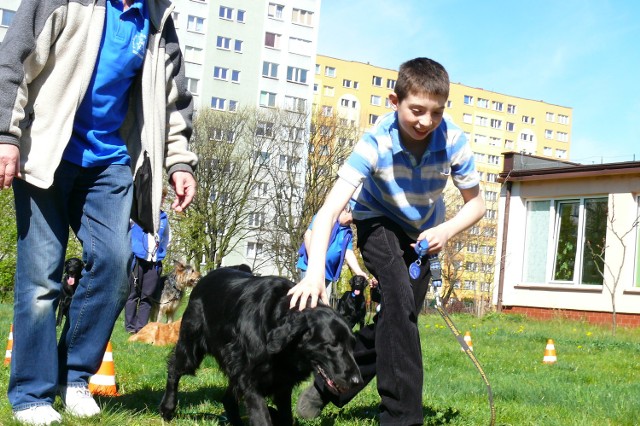 Podopieczni ośrodka mają zajęcia dogoterapii