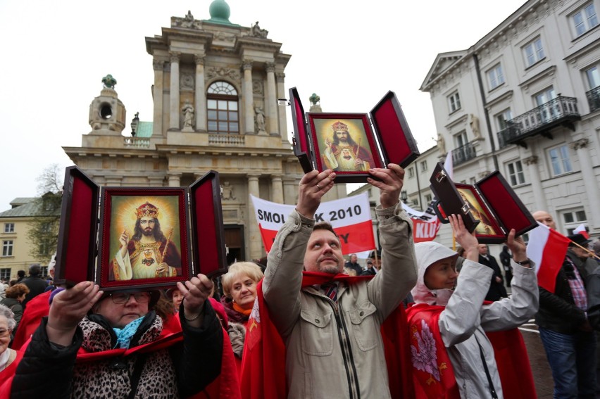 Rocznica katastrofy smoleńskiej. Uroczystości w Warszawie...