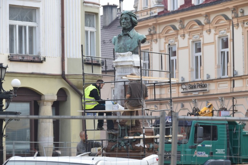 Tarnów. Pomnik Adama Mickiewicza zostanie odświeżony 