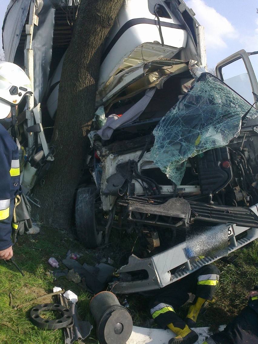 Kierowca cudem uniknął śmierci w wypadku w Młodasku FOTO