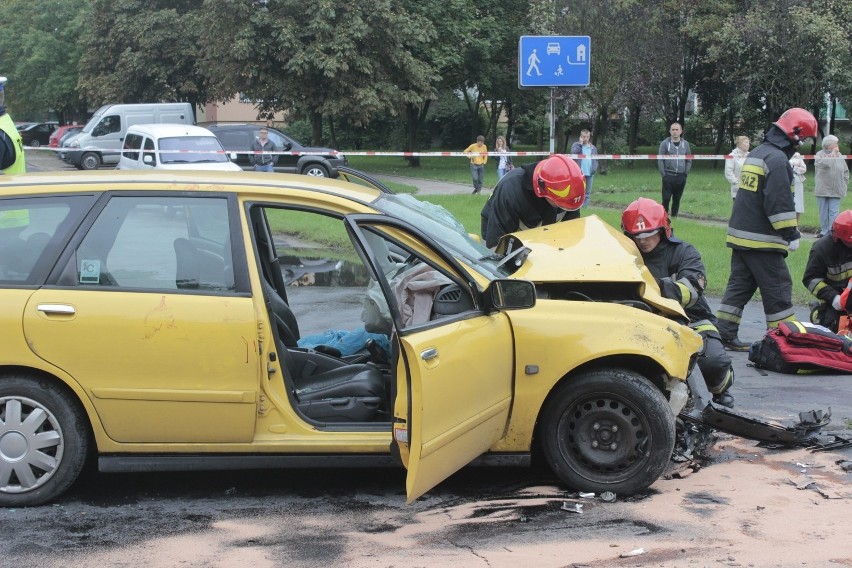 Wypadek na Popiełuszki w Łodzi. 3 osoby ranne [ZDJĘCIA]