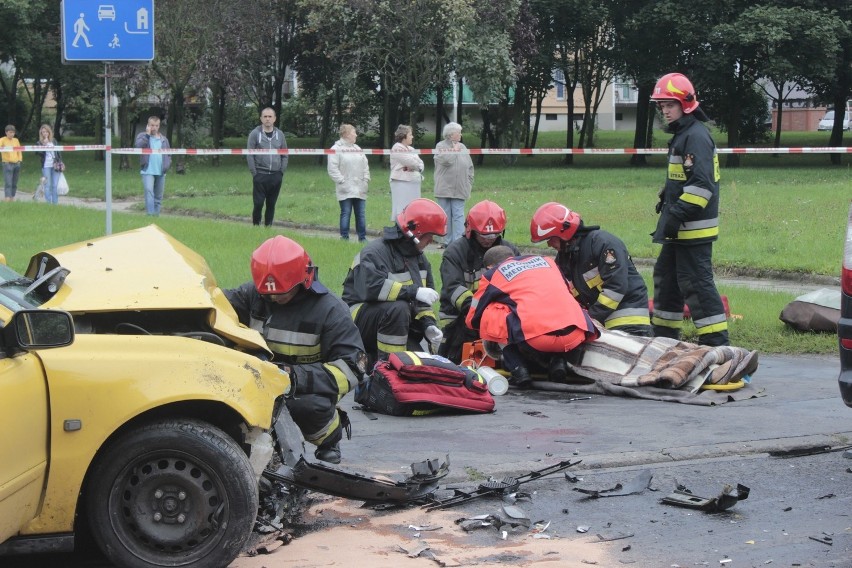 Wypadek na Popiełuszki w Łodzi. 3 osoby ranne [ZDJĘCIA]