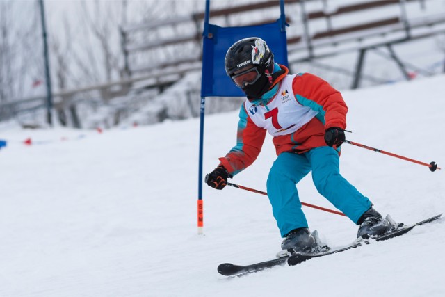 Nauka jazdy na nartach i snowboardzie z wykwalifikowanymi instruktorami, nauka zachowania na stoku, bezpieczeństwo w górach, gry i zabawy na świeżym powietrzu oraz zawody na zakończenie turnusu - tak zapowiada się program zimowych półkoloni narciarskich na Górce Szczęśliwickiej. 

Półkolonie narciarskie, Grupa Sztorm, turnus I: 13-17 lutego, turnus II: 20-24 lutego.